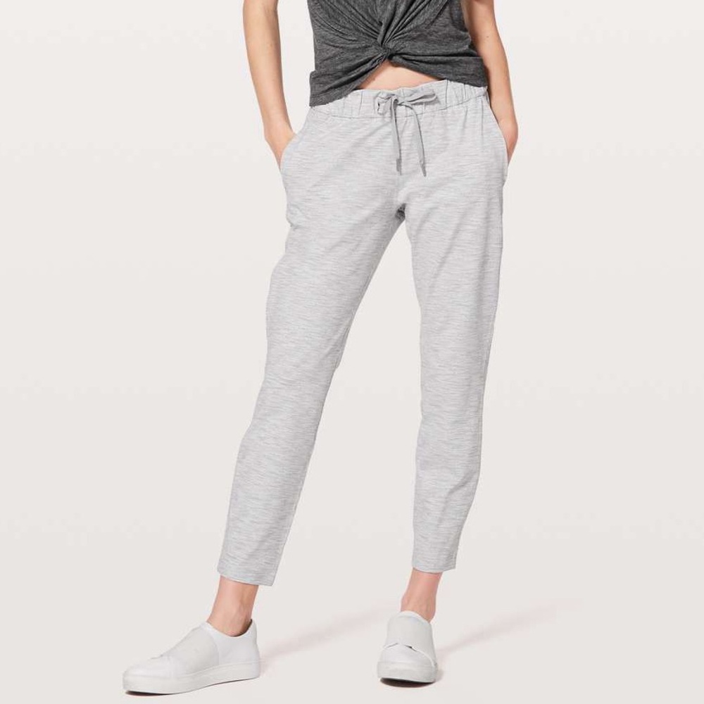 Lululemon On The Fly Pant, size 6